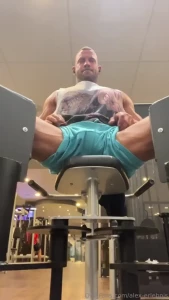 Leg training zensiert censored