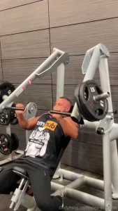 Pornhub fitness brustpresse