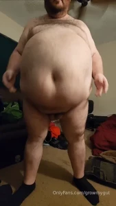 Fingering my belly button and jiggling my belly feeling so horny after