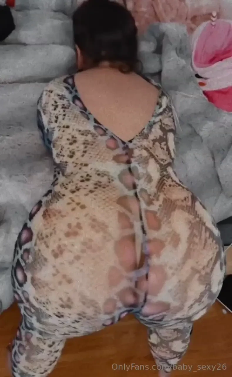 Let me shake that phat ass on your daddy 