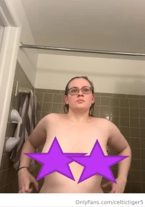Post shower flexing looks like i forgot my towel this time