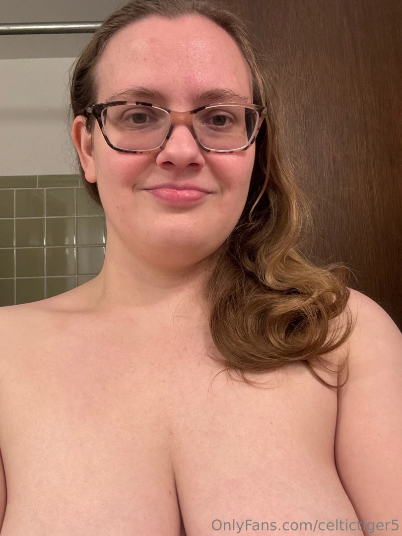 Still cannot get over how much natural curl my hair has when it gets 