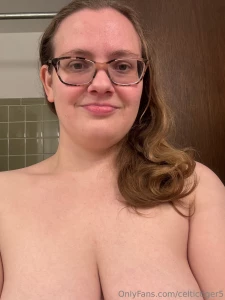 Still cannot get over how much natural curl my hair has when it gets