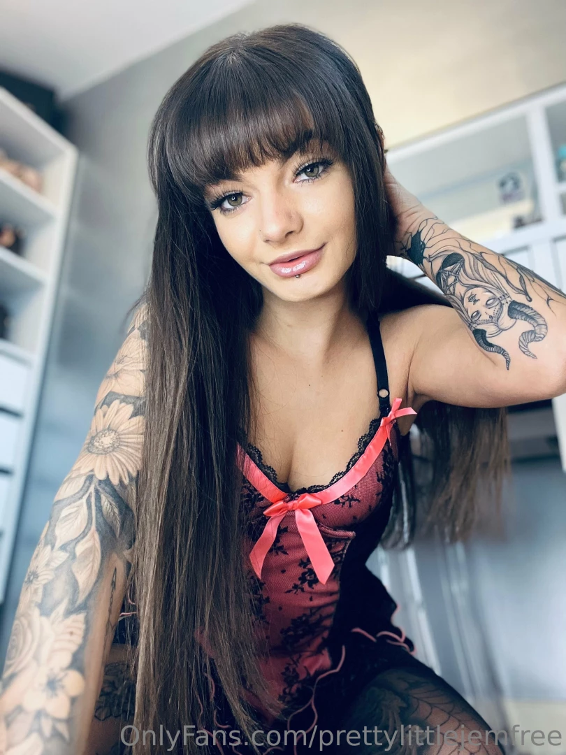 Cum join my vip to see more of me in and out of my pretty pink outfit part 1 