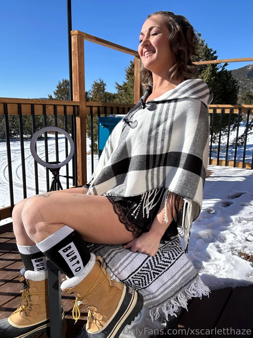 Come be my grey area right in the middle 