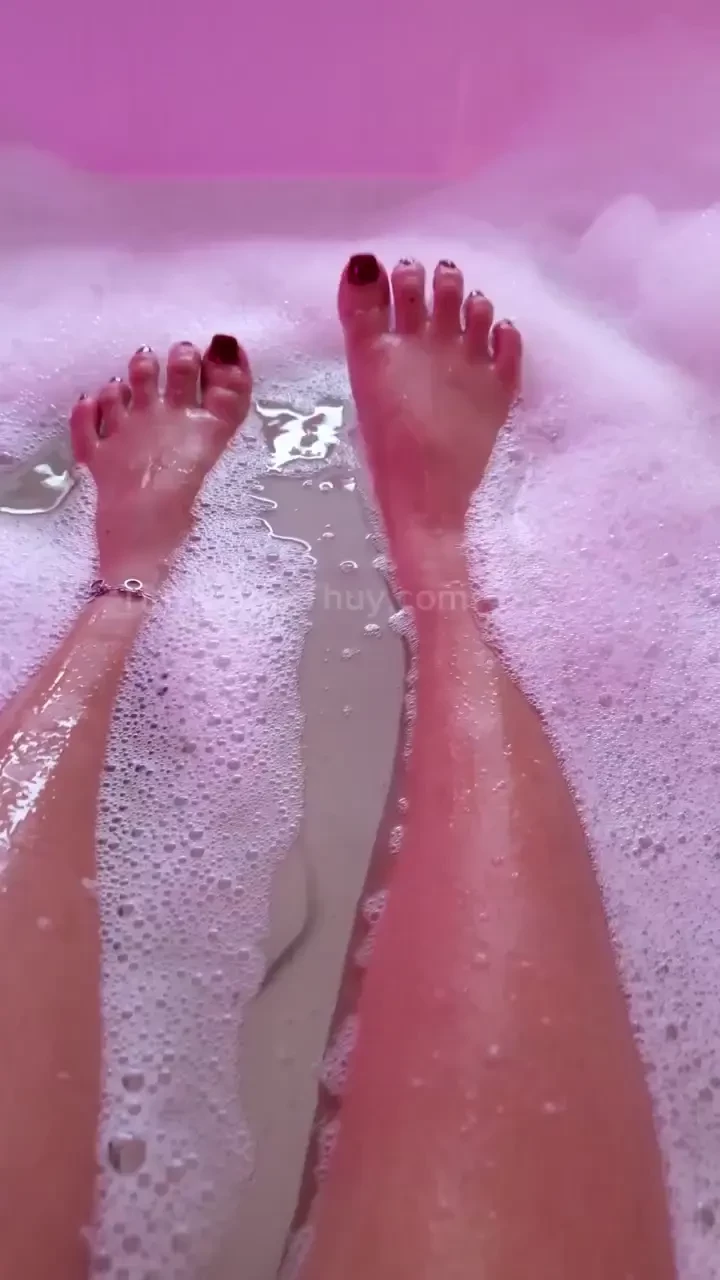 Dm me if you re in the mood for a flirty chat i might surprise you 