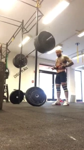 Voyeur cam preparing for and hitting a 122 5kg pause front squat