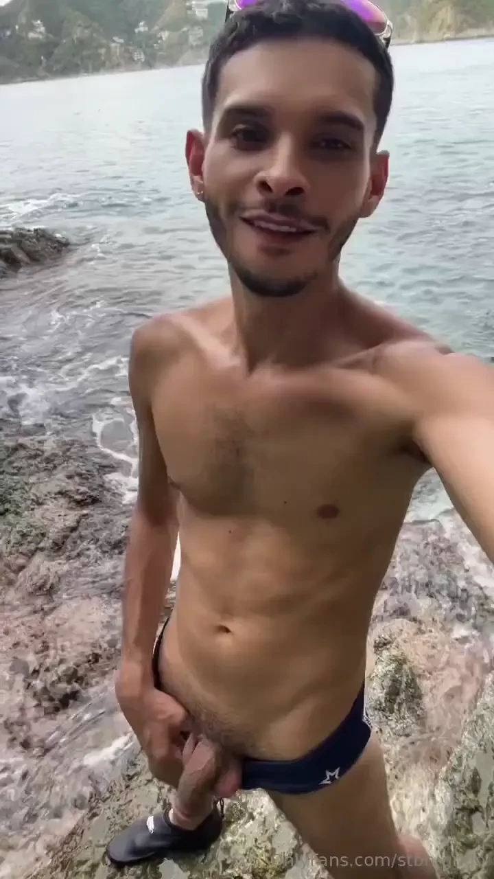 La primer sacada de leche del a o fue en el mar casi me ven unos ba 