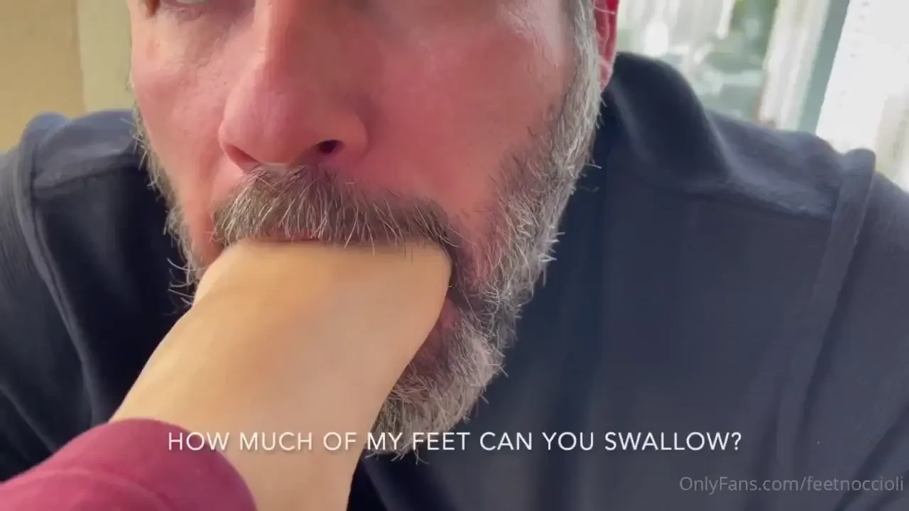 Passionated slave foot worship this slave asked to serve me a good 