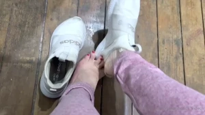 Lana noccioli the hot teaser - teasing you with my sexy sweaty soles