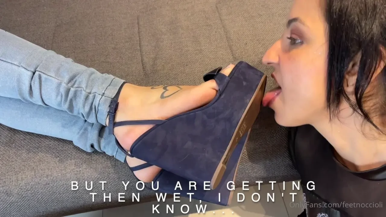 Friend shoe and feet addict oh i m come to visit my friend 