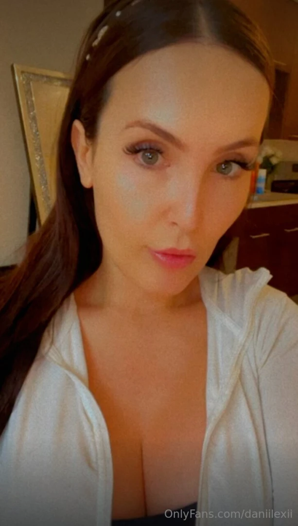 Hmmm are you a show-off when you like a girl or do you play it cool 