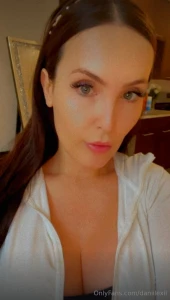 Hmmm are you a show-off when you like a girl or do you play it cool