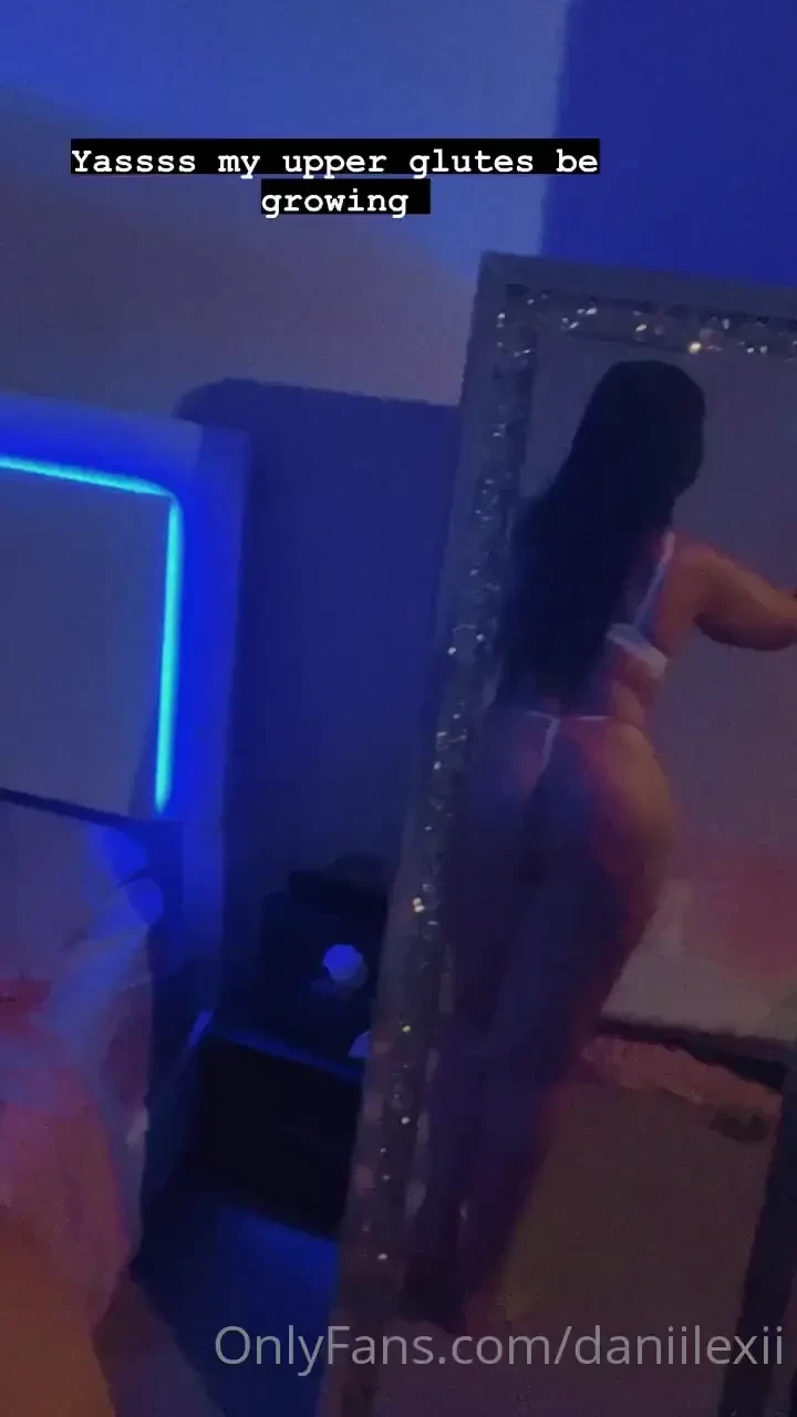 My snapchat got deleted so i made a new one hehe add me daniilexii 