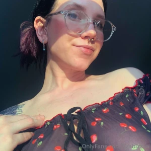 Goodmorning to my fav cummunity check your dms for a sexy video in