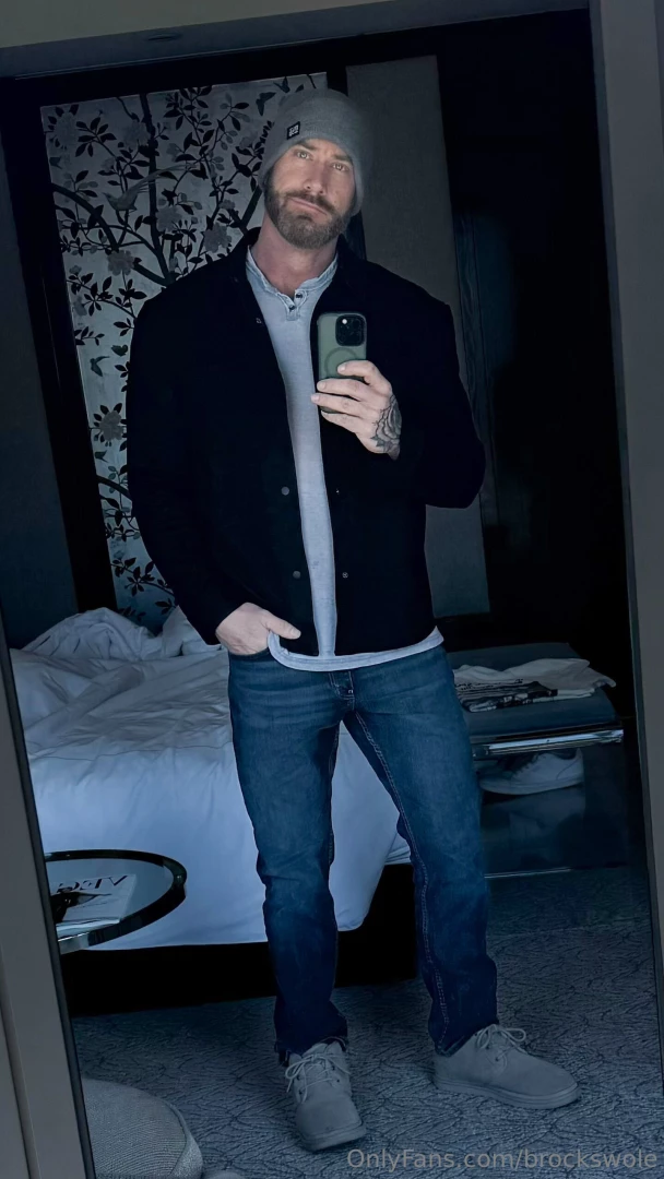 Out in vegas at the avn making some really hot content for you guys 