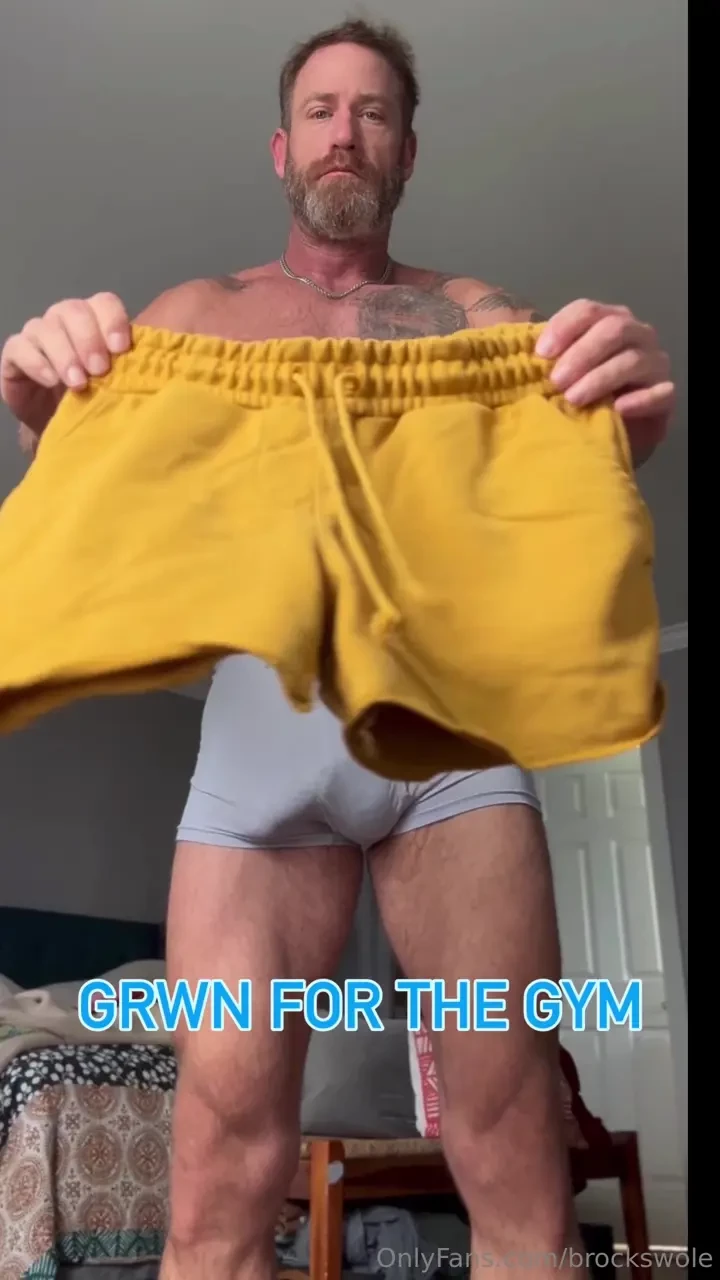 Grwm to hit the gym but i stay naked longer than i stay dressed 