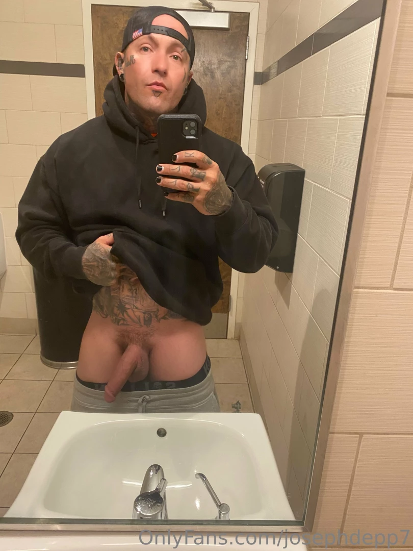 Good morning friends gotta jerk off to start my morning haha have a 