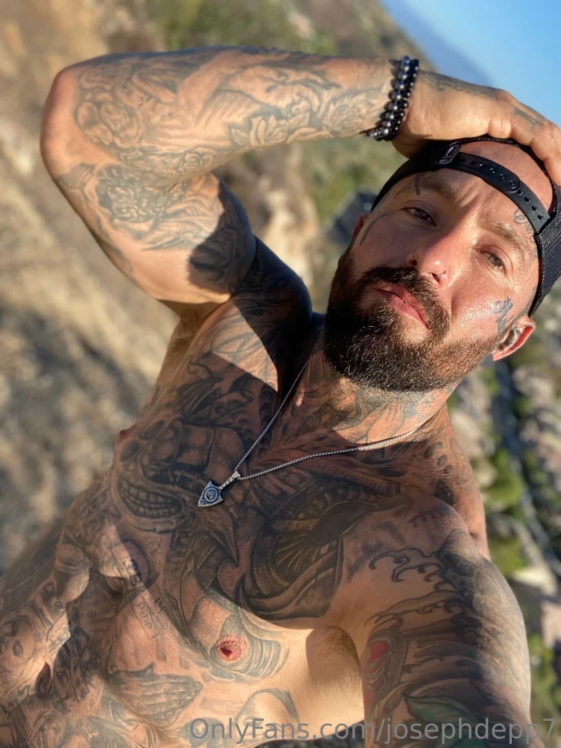 Who wants to go on hike with me 