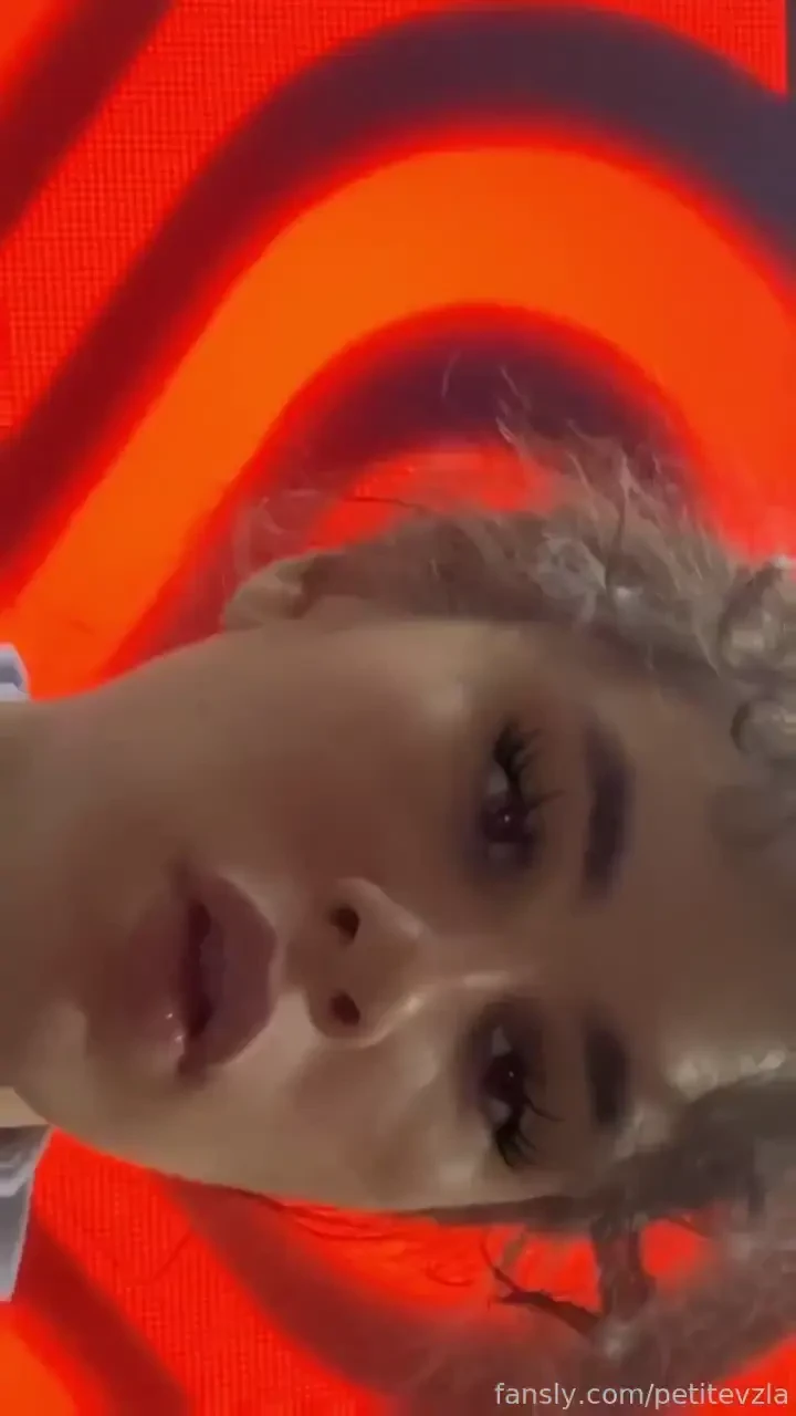 How ilove to plug and dance fyp latina venezuelan analplug twerking 