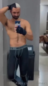 Dandole duro al cuerpo para que deleites algo rico en tu cama