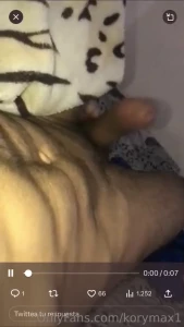 Mi verga bien parada y ya me la jale 2 veces