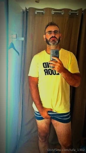 Deu vontade de botar um putinho pra mamar aqui no provador do shopping