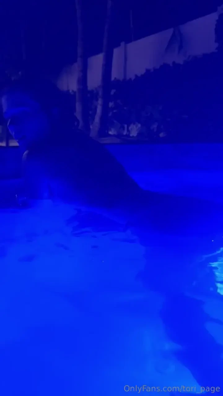 Wanna get naughty in the hot tub with me 