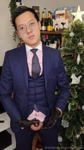 Day 16 suitedandgloved made me get some tight unlined leather gloves