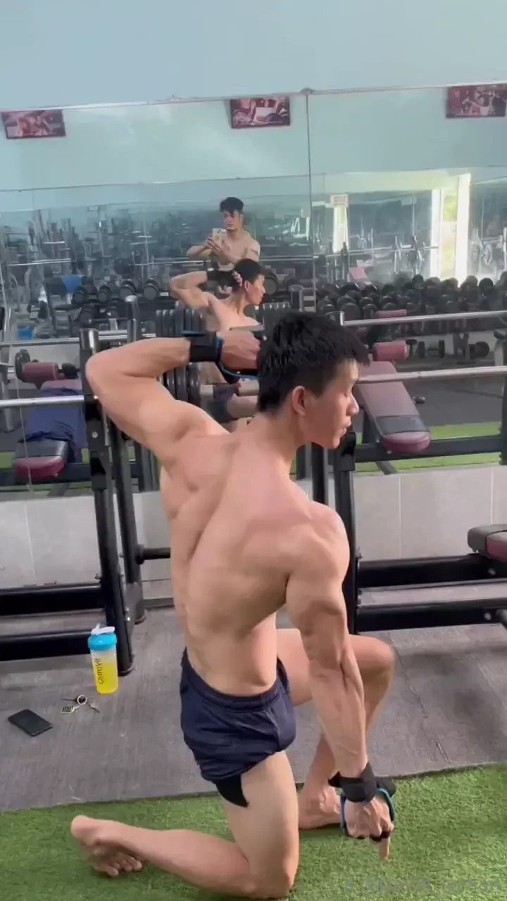 Go to the gym every day to have more strength 