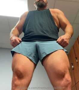 Who likes muscular thighs what else would you like to see part 1