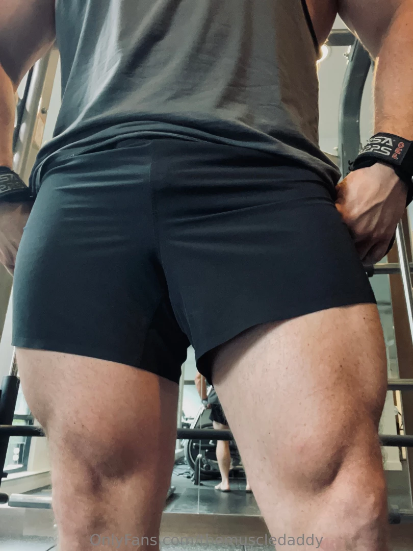 Who likes muscular thighs what else would you like to see part 2 
