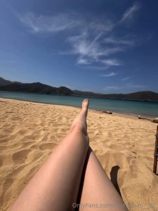 Would you like to see my cute feet up close escr beme en privado vamos