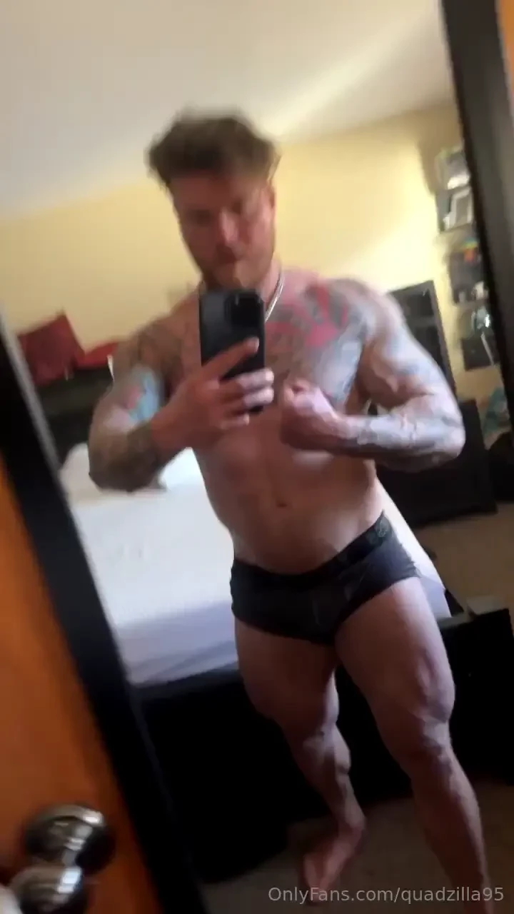 Hope everyone is having a great day who wants to give daddy a massage 