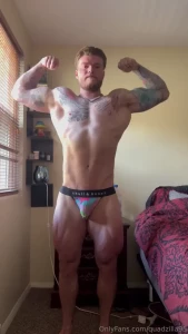 Who wants more flex videos from daddy leave daddy a tip for a nice