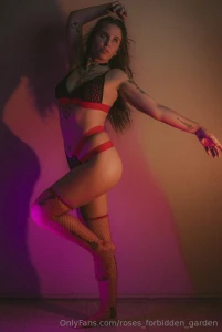 Cum over here and let me please you