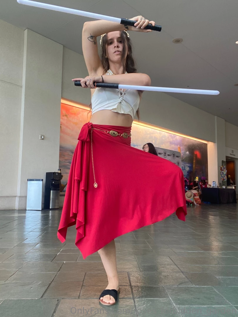 Anyone here go to con part 2 