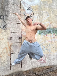 Just hanging around and looking for my first twink of 2025