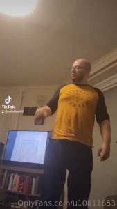 Who s buying me some flowers uwu