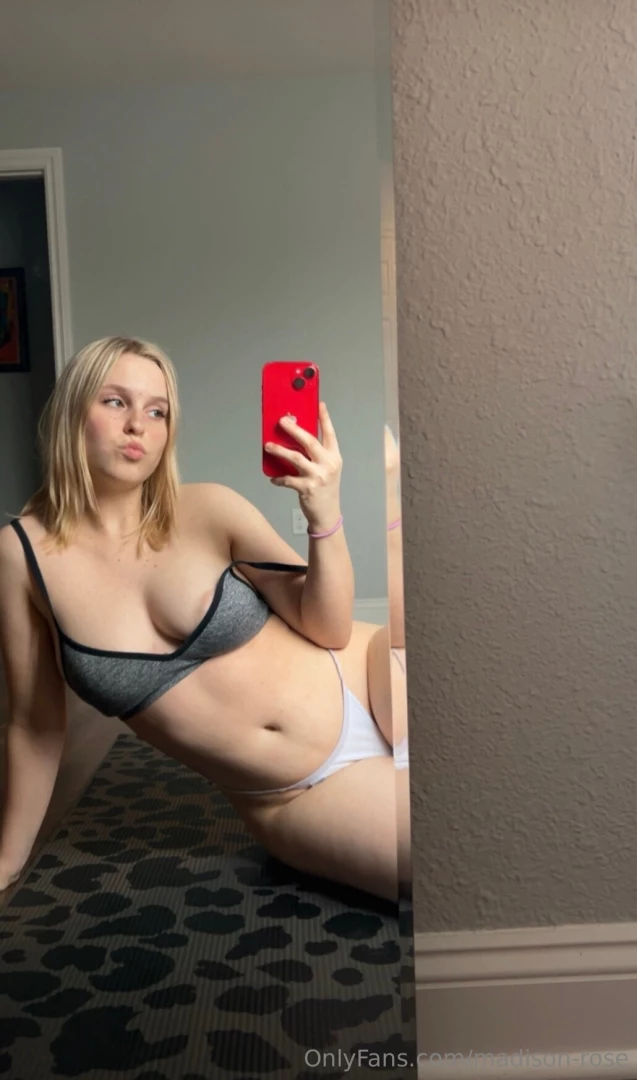Trying to look all cute and fuckable dm subscribe 
