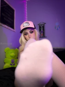 I bet you d beg me to step on you