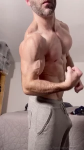 First proper of flexfriday vid - fresh back from the gym still
