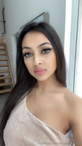 What s the first thing you notice about a woman