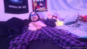 You coming to snuggle with meee