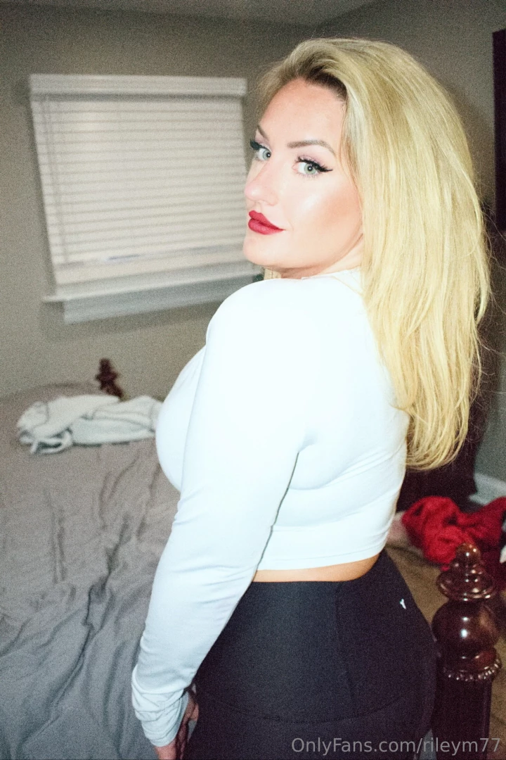 Dm me for new content - and i always take requests 