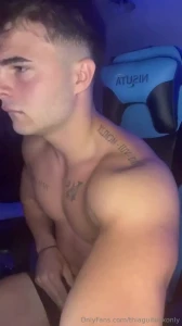 Check out this live video in which i jerk off until i cum in close-up part 1