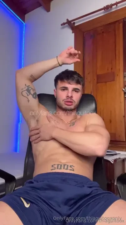 I caress my body and watch how i cum for you 6min 