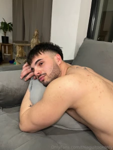 Estuve solo con las luces bajas grabando algo que no deber a mostrarte