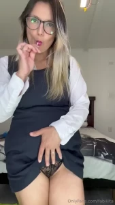 Aqu mi nuevo video vestida de escolar masturbandome con un coyac y