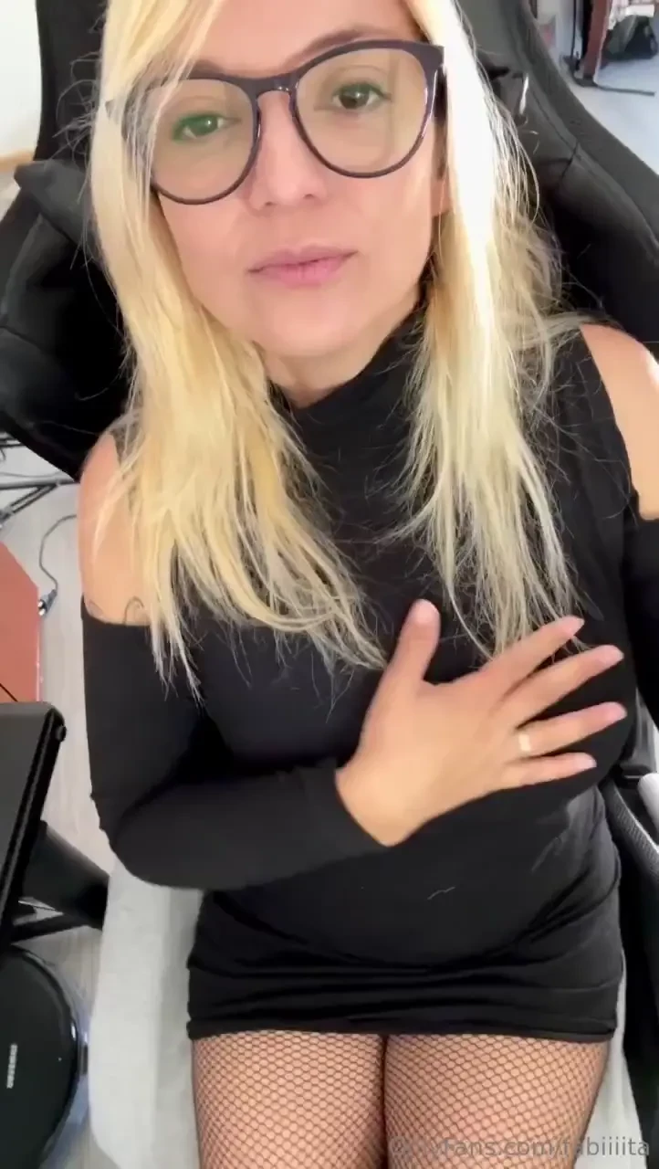 Aqu jugando en mi escritorio 